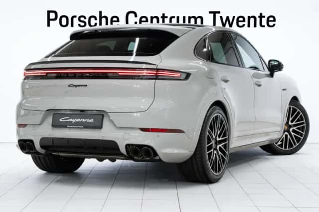 Porsche Cayenne (2026) thumbnail 3