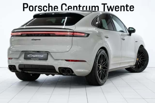 Porsche Cayenne (2026) thumbnail 3