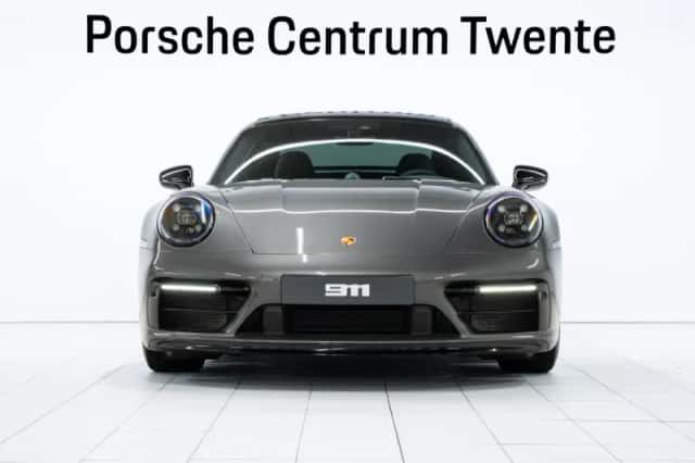 Porsche 911 (2022) thumbnail 2