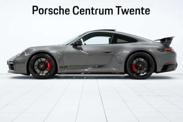 Porsche 911 (2022) thumbnail 5