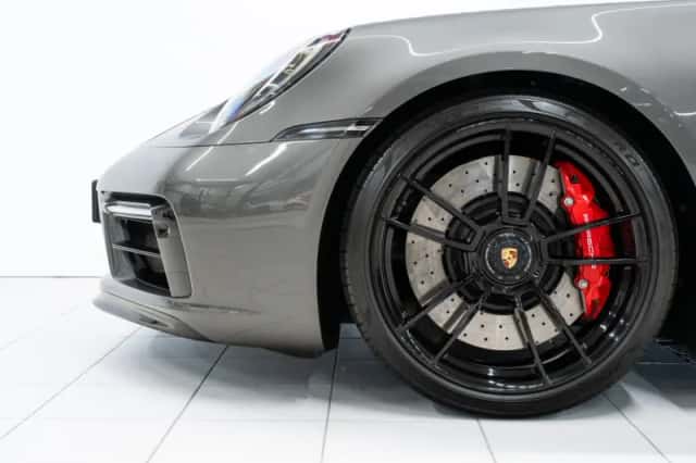 Porsche 911 (2022) thumbnail 6