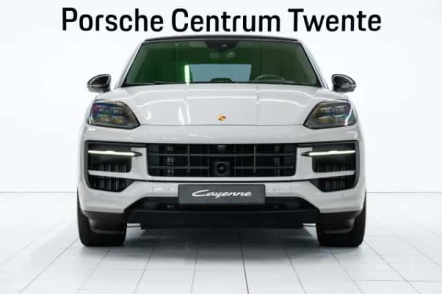 Porsche Cayenne (2024) thumbnail 2