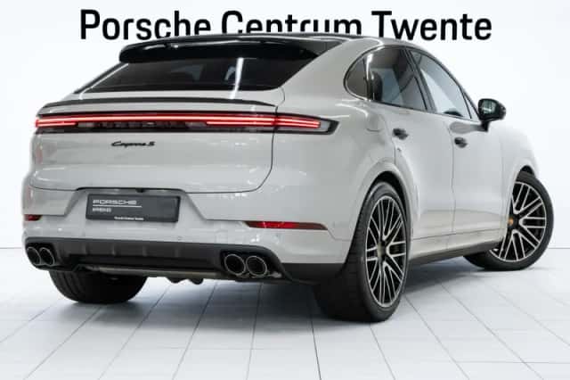 Porsche Cayenne (2024) thumbnail 3