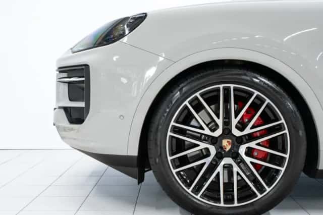 Porsche Cayenne (2024) thumbnail 6