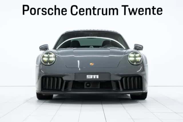 Porsche 911 (2024) thumbnail 2