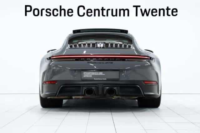 Porsche 911 (2024) thumbnail 4