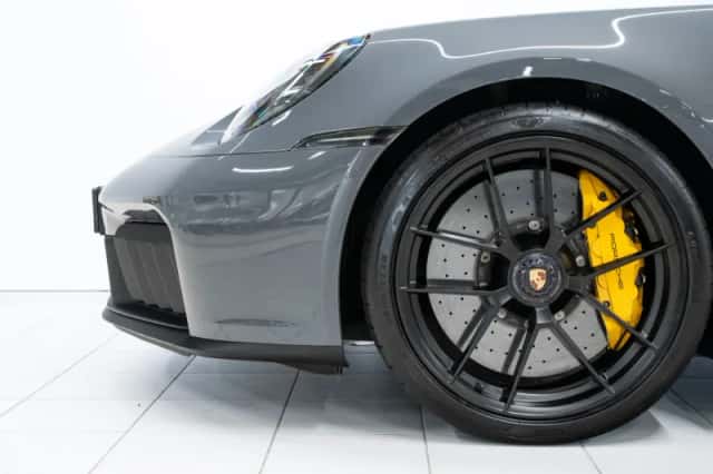 Porsche 911 (2024) thumbnail 6