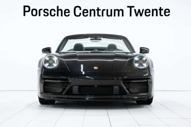 Porsche 911 (2023) thumbnail 2