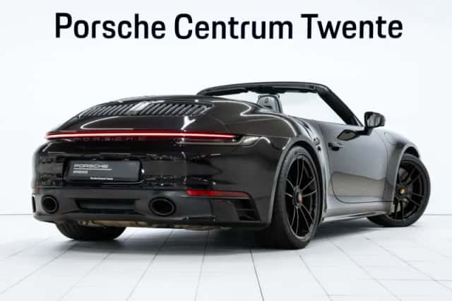 Porsche 911 (2023) thumbnail 3