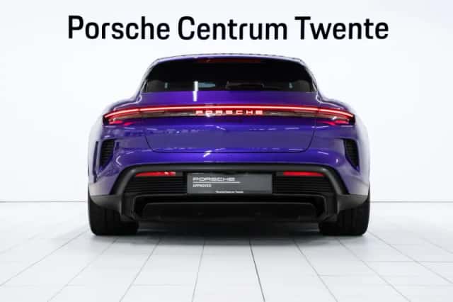 Porsche Taycan (2025) thumbnail 4