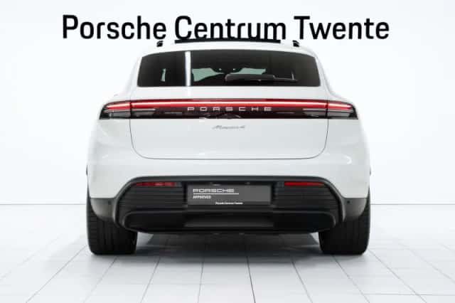Porsche Macan (2024) thumbnail 4