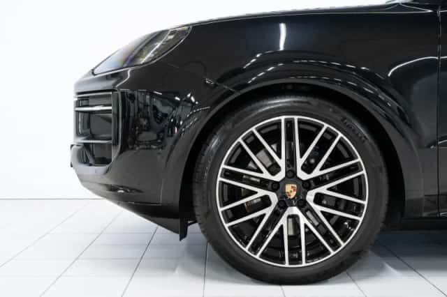 Porsche Cayenne (2024) thumbnail 6