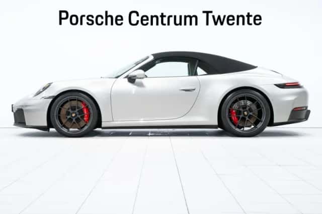 Porsche 911 (2025) thumbnail 6