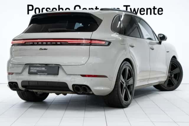 Porsche Cayenne (2025) thumbnail 3