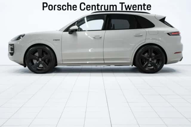 Porsche Cayenne (2025) thumbnail 5