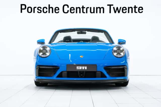 Porsche 911 (2023) thumbnail 2