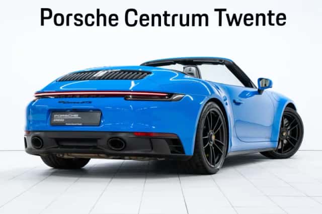 Porsche 911 (2023) thumbnail 3