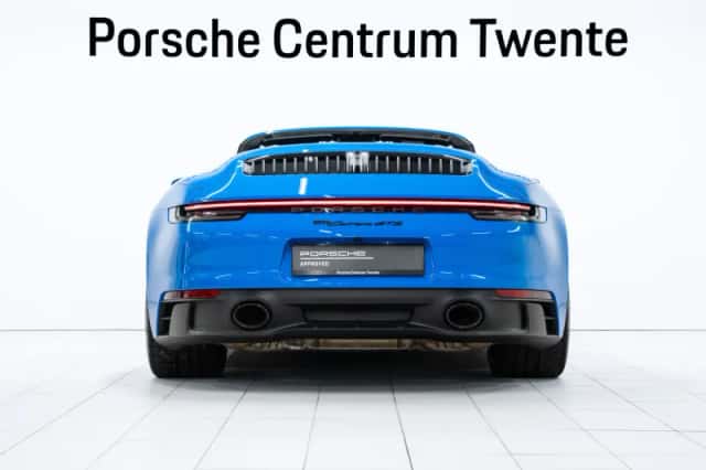 Porsche 911 (2023) thumbnail 4