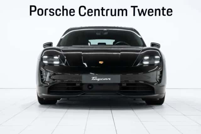 Porsche Taycan (2023) thumbnail 2