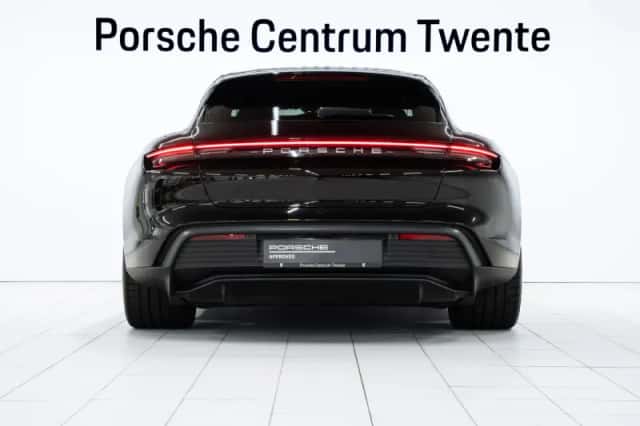 Porsche Taycan (2023) thumbnail 4