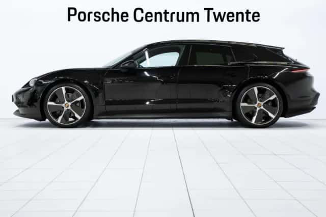Porsche Taycan (2023) thumbnail 5