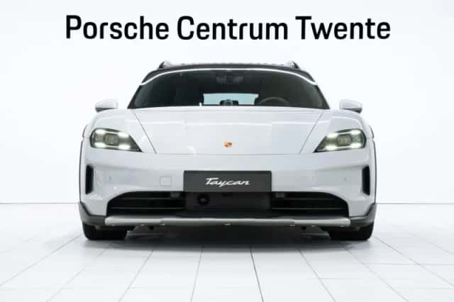 Porsche Taycan (2024) thumbnail 2