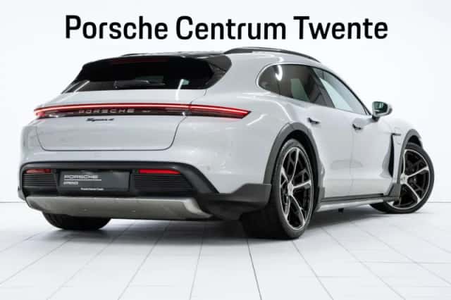 Porsche Taycan (2024) thumbnail 3