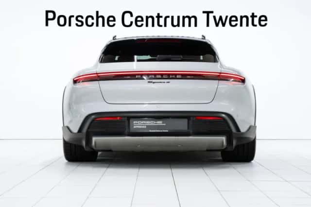 Porsche Taycan (2024) thumbnail 4