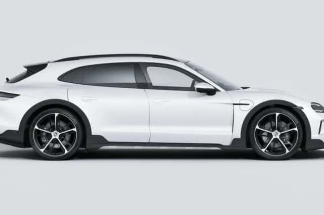 Porsche Taycan (2024) thumbnail 6