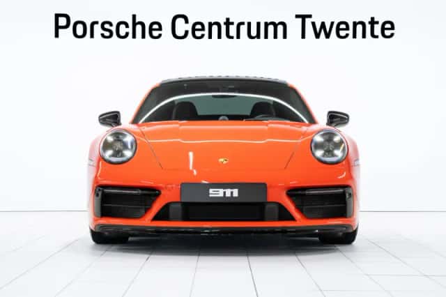 Porsche 911 (2023) thumbnail 2