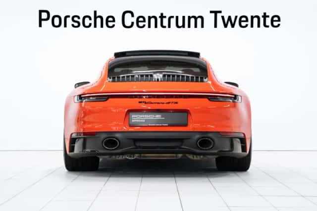 Porsche 911 (2023) thumbnail 4