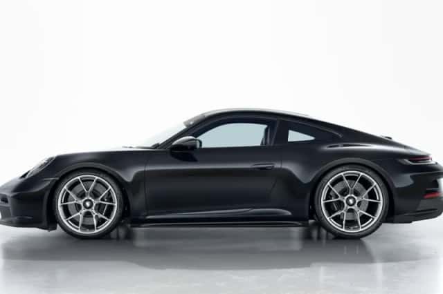 Porsche 911 (2022) thumbnail 2