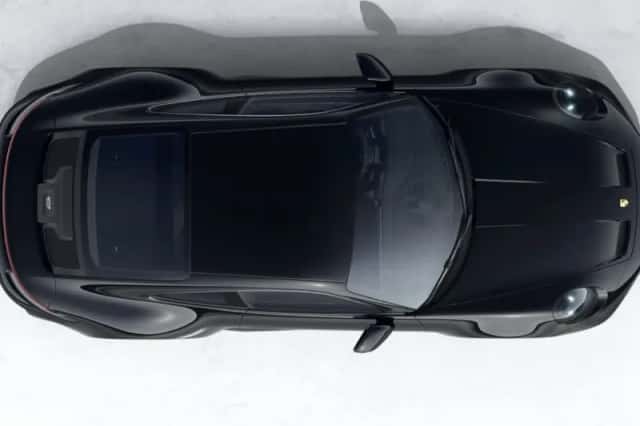 Porsche 911 (2022) thumbnail 4