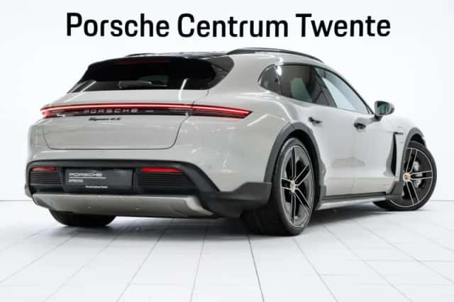 Porsche Taycan (2024) thumbnail 3