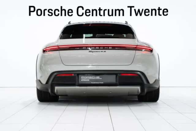 Porsche Taycan (2024) thumbnail 4