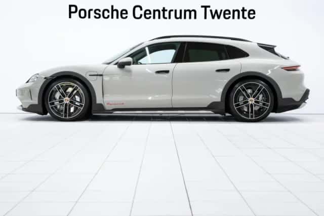Porsche Taycan (2024) thumbnail 5