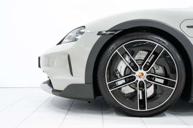Porsche Taycan (2024) thumbnail 6