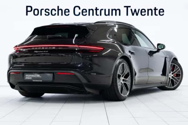 Porsche Taycan (2024) thumbnail 3