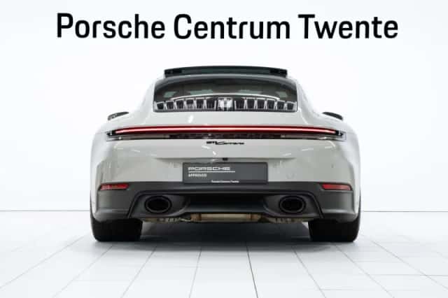 Porsche 911 (2025) thumbnail 4