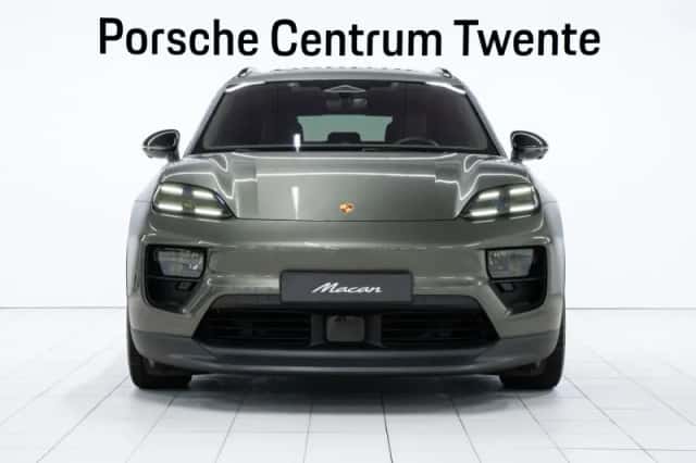 Porsche Macan (2025) thumbnail 2