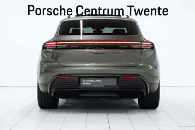 Porsche Macan (2025) thumbnail 4