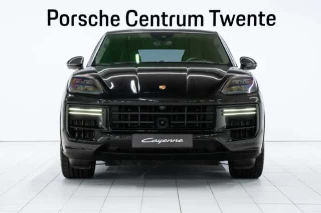 Porsche Cayenne (2024) thumbnail 2