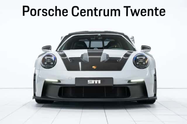 Porsche 911 (2022) thumbnail 2