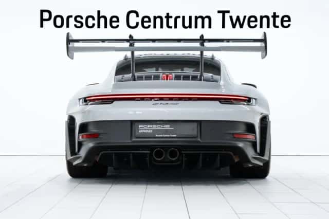 Porsche 911 (2022) thumbnail 4