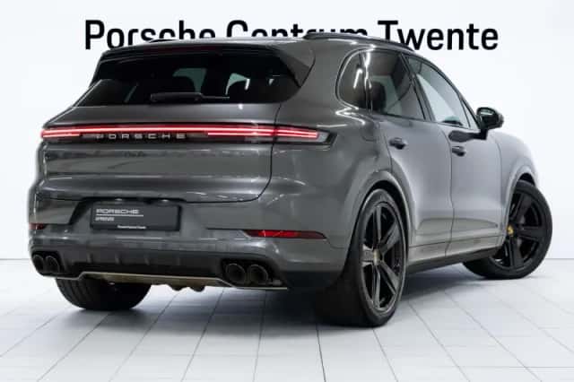 Porsche Cayenne (2025) thumbnail 3