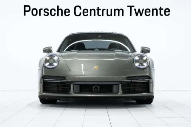 Porsche 911 (2025) thumbnail 2