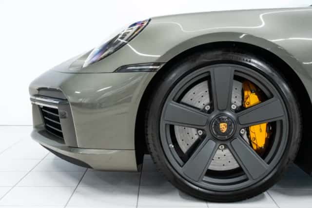 Porsche 911 (2025) thumbnail 6