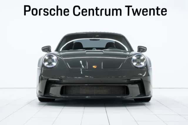 Porsche 911 (2022) thumbnail 2