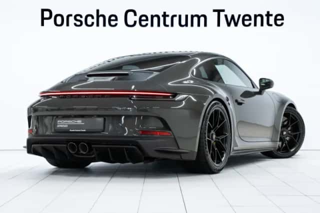 Porsche 911 (2022) thumbnail 3