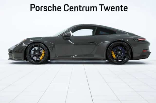 Porsche 911 (2022) thumbnail 5